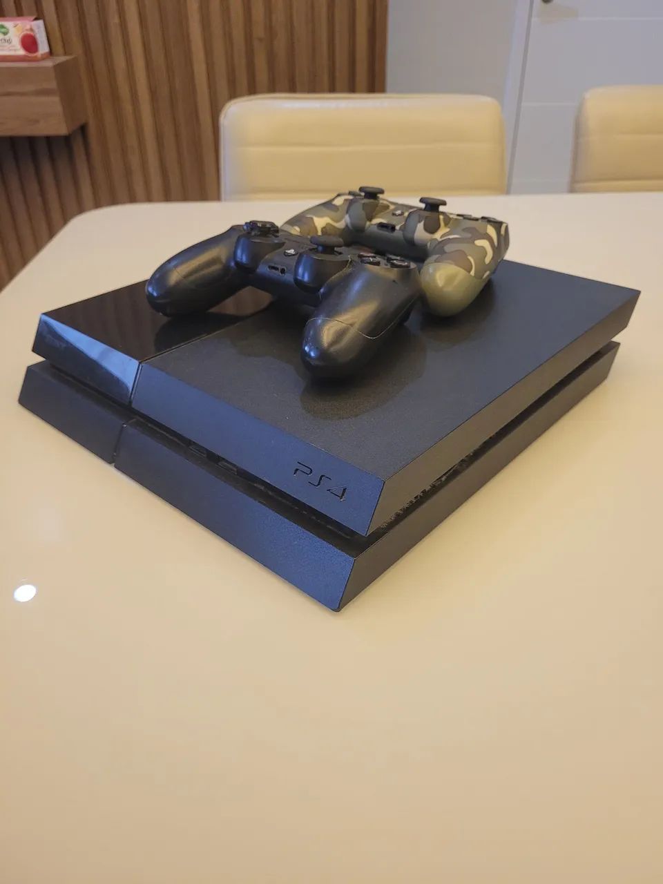 PS4 500gb + 2 Controles