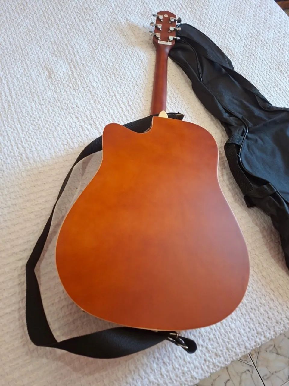 É um violão acústico com cordas de aço, modelo folk (corpo maior, som mais encorpado) - Foto 3