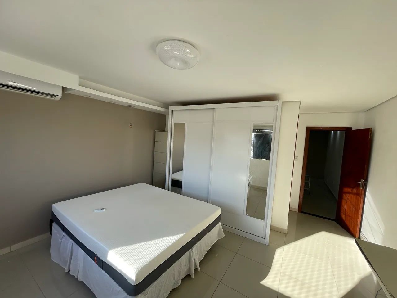 Apartamento mobiliado com garagem na melhor rua da Mouraria - Foto 2