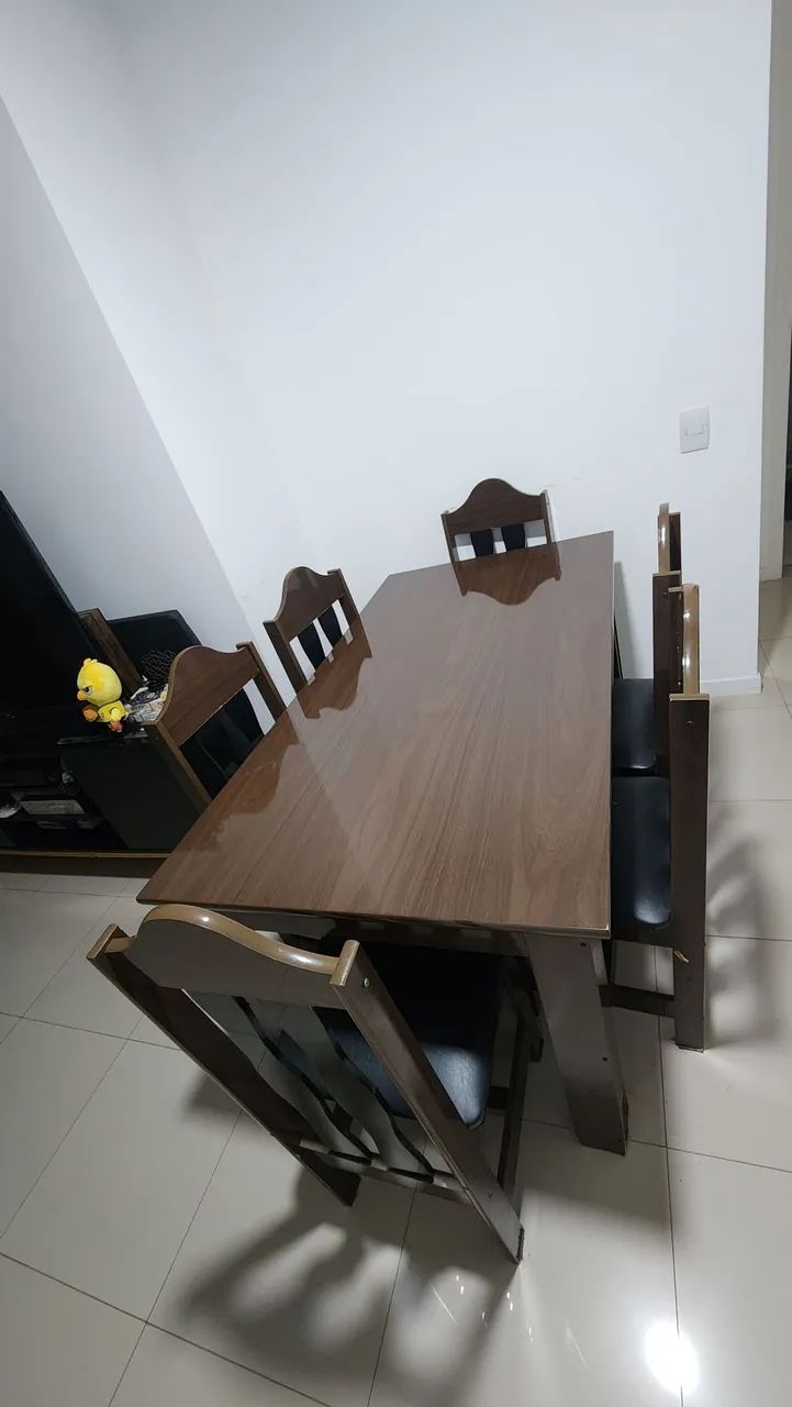 Mesa com 6 cadeiras
