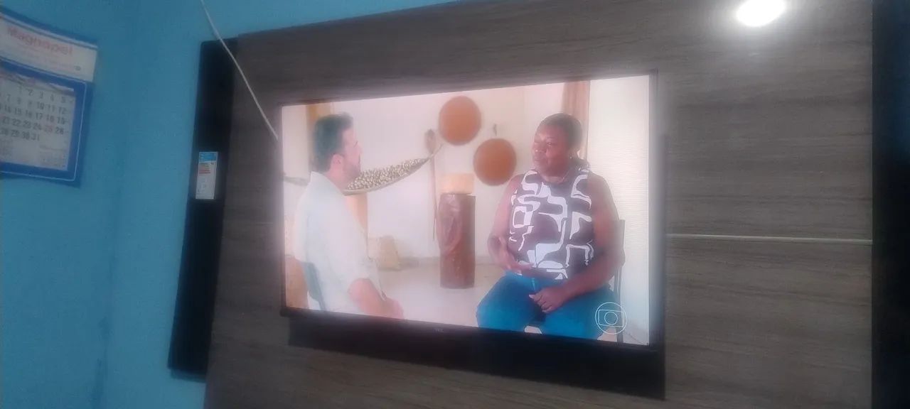 Vendo TV smart 32 muito conservada sem nenhum defeito  - Foto 2