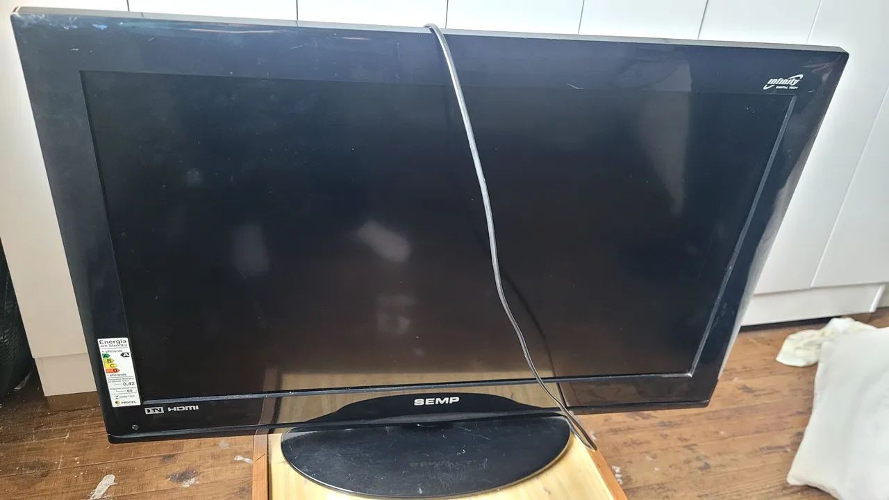 Tv semp Toshiba 32 polegadas  + roku