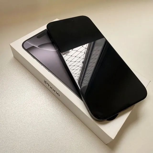 Apple Iphone 16 Pro Max (256 Gb) - Titânio-preto - Bat. 95% (Usado)