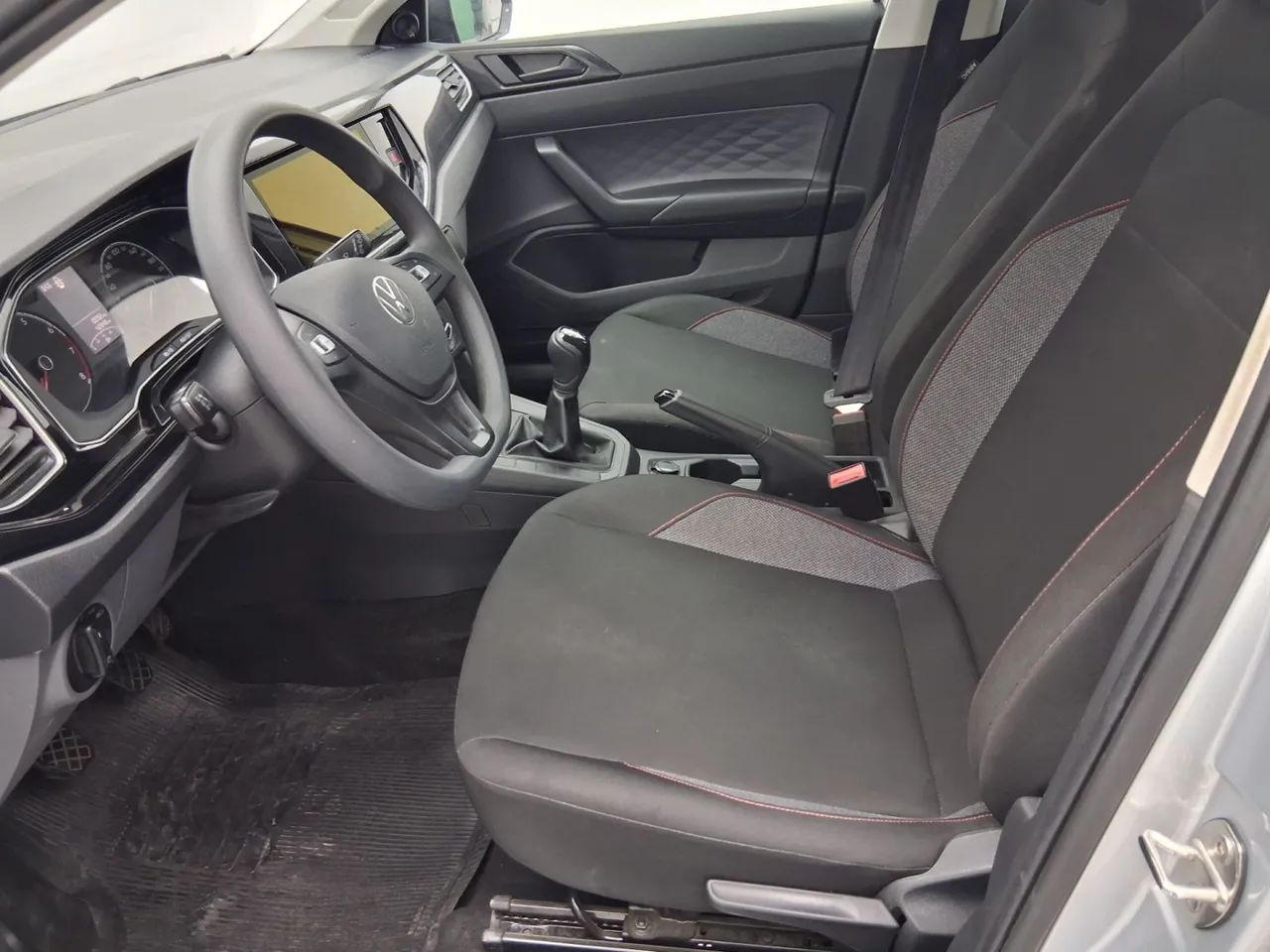 Volkswagen Polo Track 1.0 Flex 12V 5p, foto 16 de 18