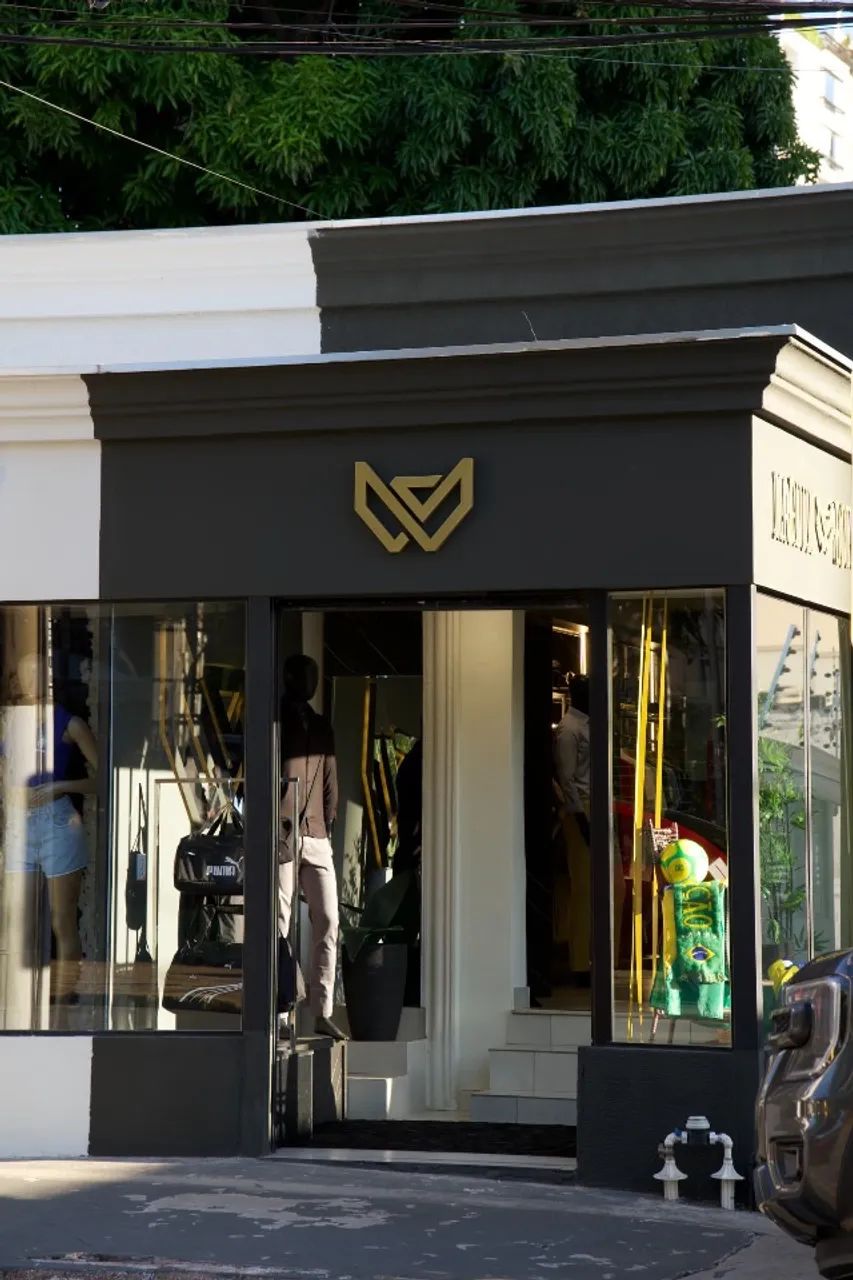 Loja de moda montada praça popular Cuiabá