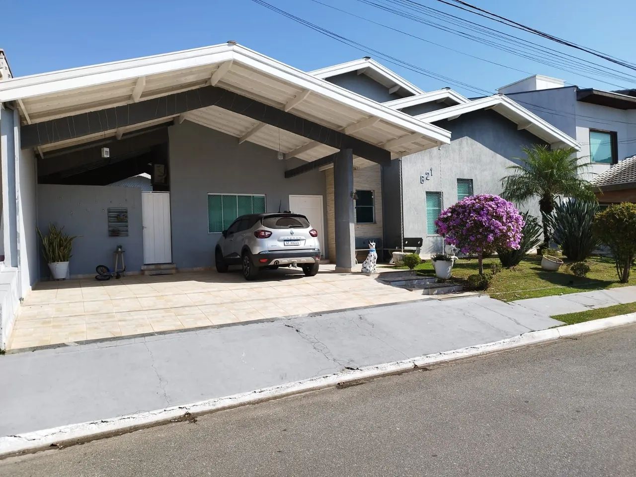 Casa totalmente Mobiliada-  condomínio 