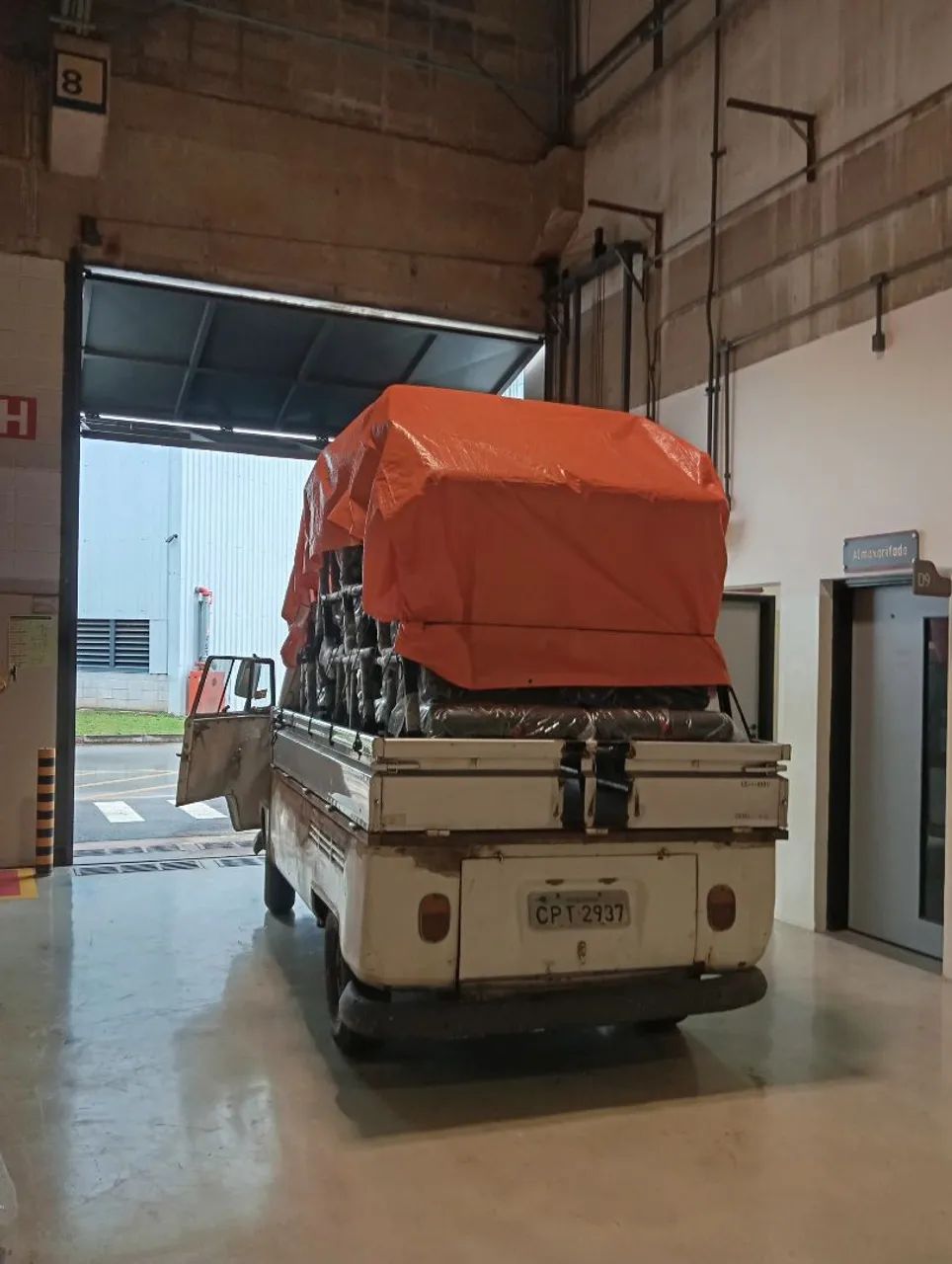 Frete vendo essa  Kombi 75 raridade  - Foto 5