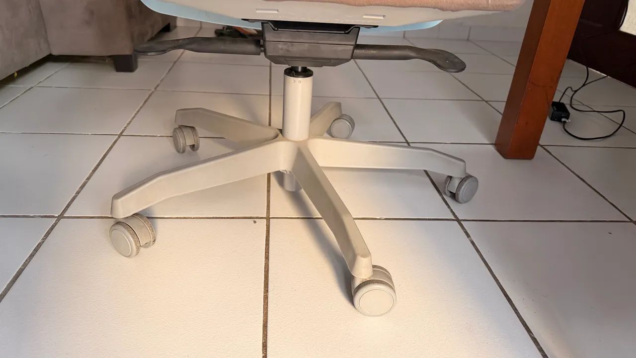Vendo cadeira flexform ergonômica  - Foto 3