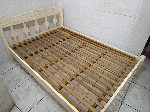 Cama de Casal em Madeira Maciça 