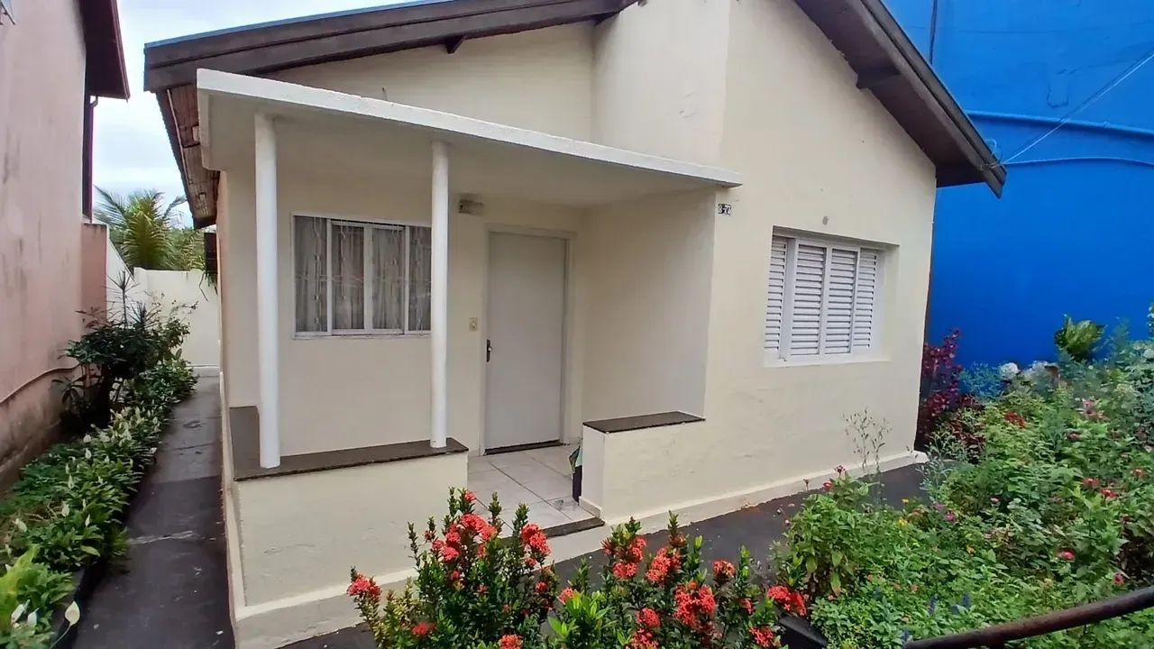 Casa 2 Quartos com Ambientes Amplos -  Vila Falcão