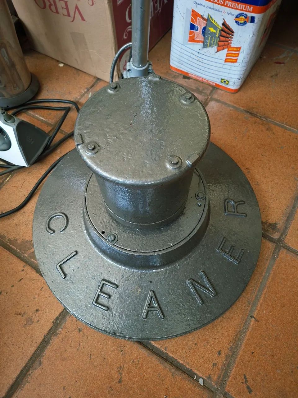 Vendo lavadora de piso marca clenear 500