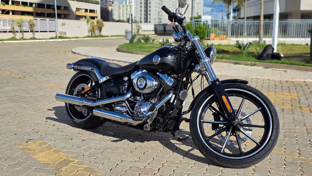 Harley Davidson Breakout 2015 - 17.500km