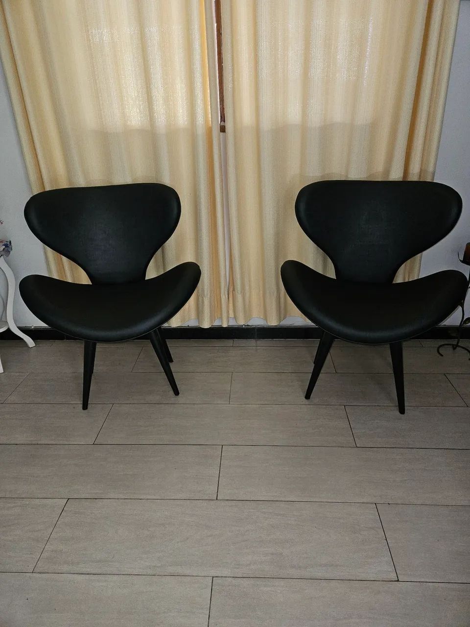 Vendo par de Poltronas Swan - Foto 2