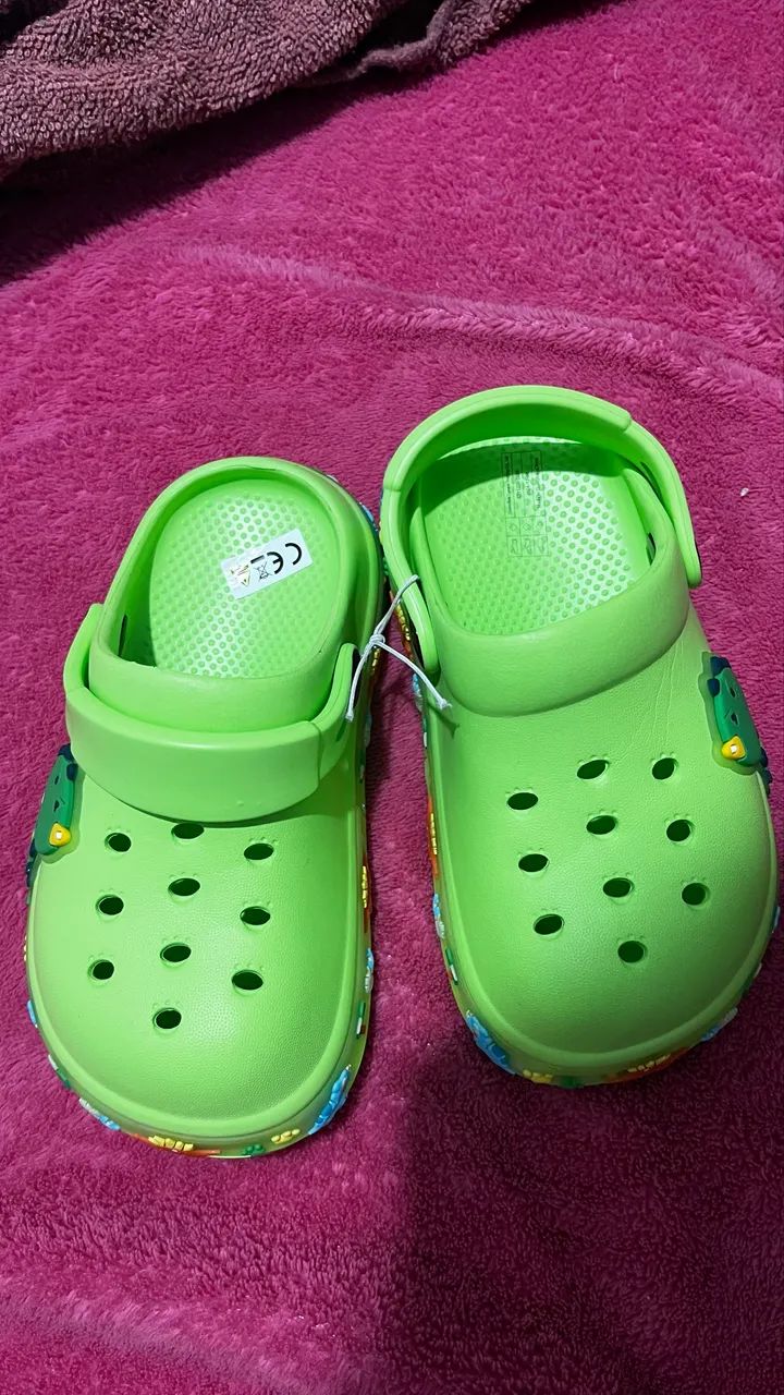 Crocs Dino com luzes  - Foto 2