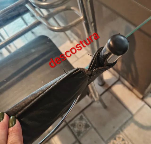 Mesa com tampo de vidro com 6 cadeiras medida de 1,60m - Foto 2