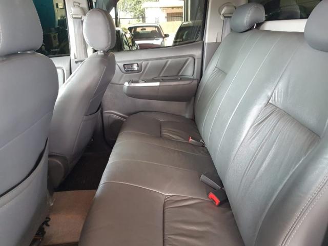 TOYOTA HILUX CD SRV D4-D 4X4 3.0 TDI DIESEL AUT - Foto 12