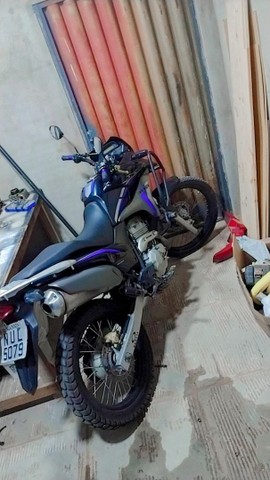 VENDO UMA XRE 300 TOP