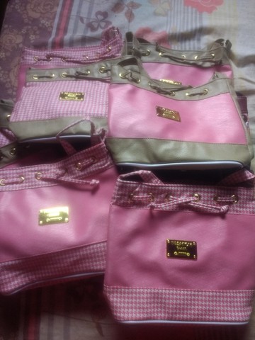 9 Bolsas feminina couro sintético altura 21cm largura 28cm preço de fabrica. - Foto 3