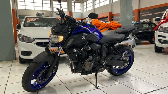 MOTO MT07 550 KM APENAS