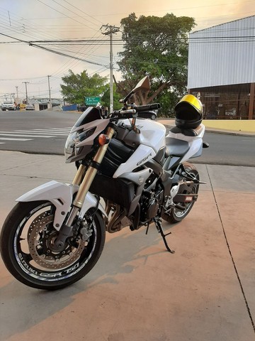 GSR 750 A MOTO TOP