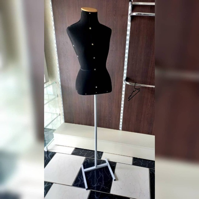 Busto p/ Costura + Pedestal Branco.