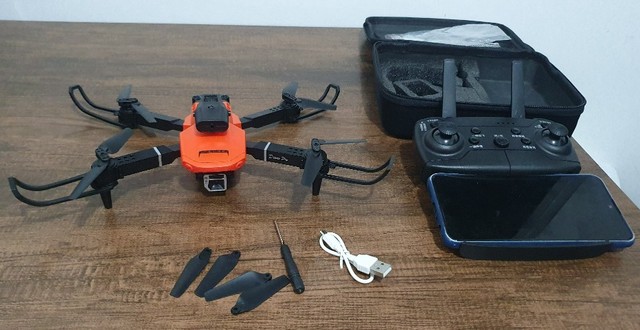 Drone Com 2 Câmeras Filma em Tempo Real + Acessórios e Maleta