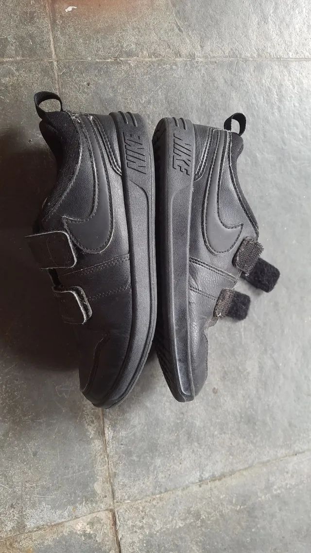 Black best sale nike velcro