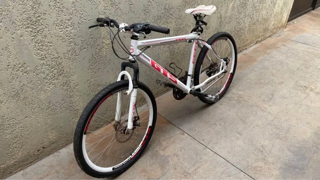 Bicicleta Aro 26 Gts Feel Freio À Disco 21 Marchas - Branco+Vermelho