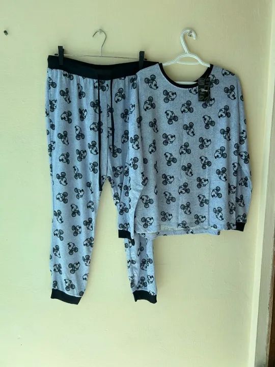 Pijama Disney, importado, com calça e camisa de manga longa, tamanho G.