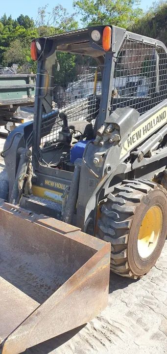 Mini carregadeira  New Holand l220 - Foto 4