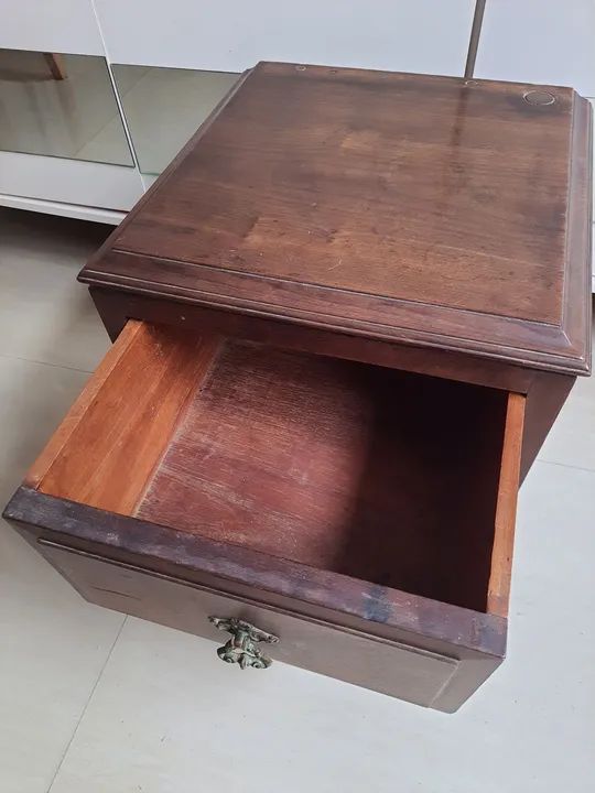Mesa de cabeceira antiga madeira maciça - Foto 2