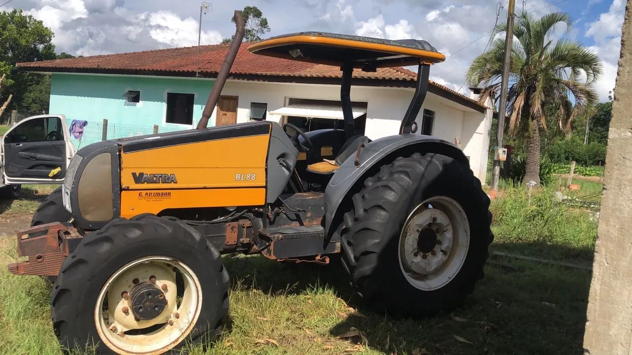 Trator Valtra BL88