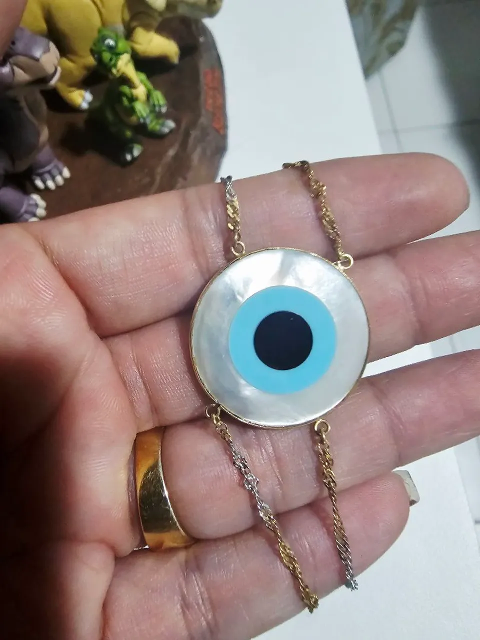 Pulseira Olho Grego com Detalhes em Ouro Branco.