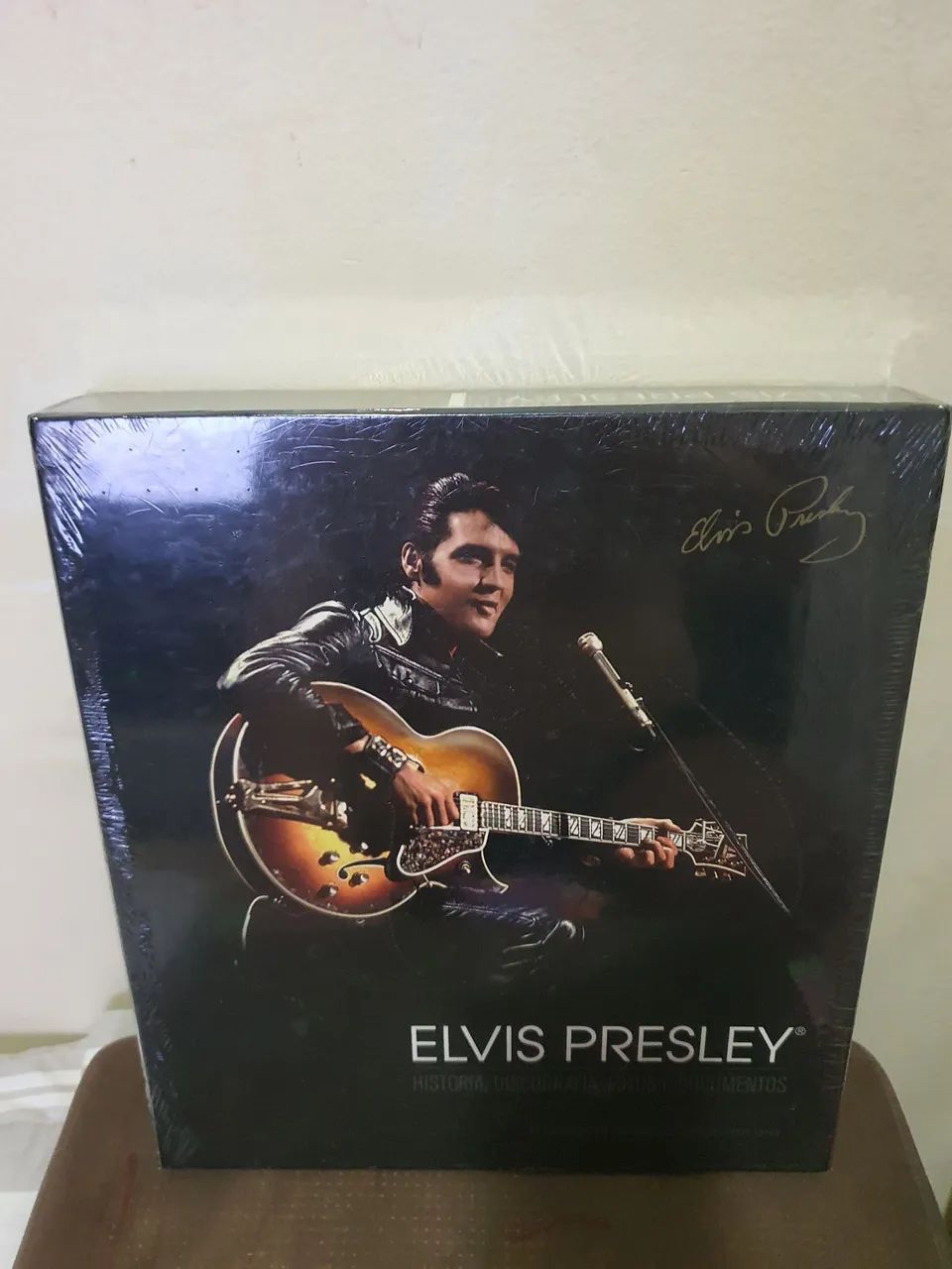 Livro Elvis Presley - História, Discografia, Fotos e Documentos- NOVO - Foto 3