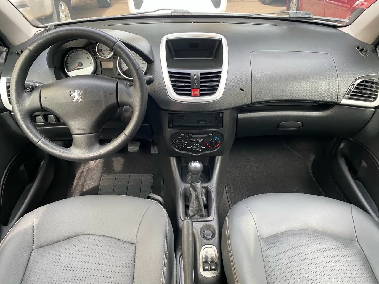 Peugeot 207 1.4 2014 R$ 29.990 - Foto 3