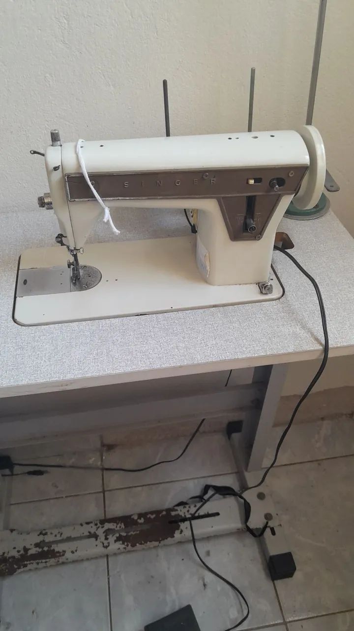 Vendo maquina reta e overlock chinesinha  - Foto 2