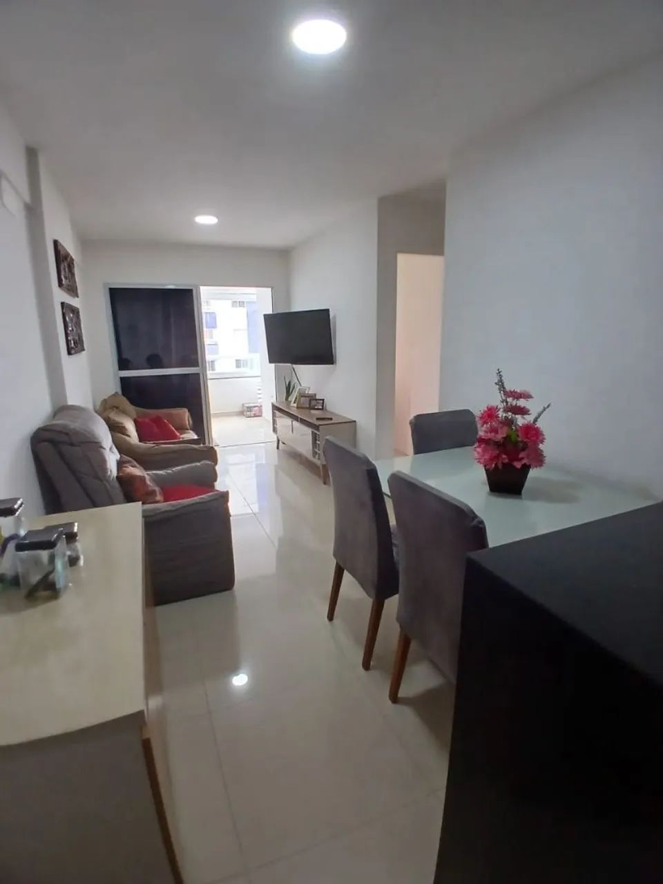 Apartamento 2/4, com suíte, closet e varanda - Foto 4