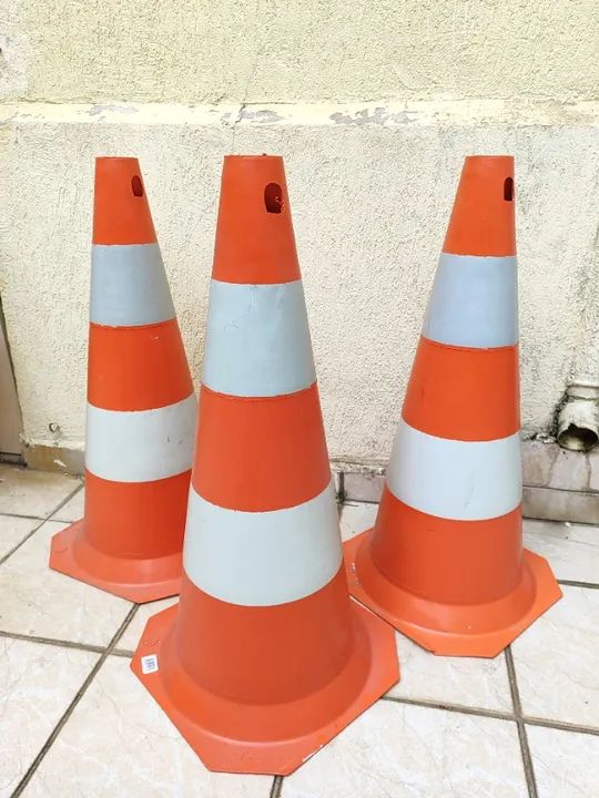 Cone de Sinalização Laranja e Branco com Refletor - Alto
