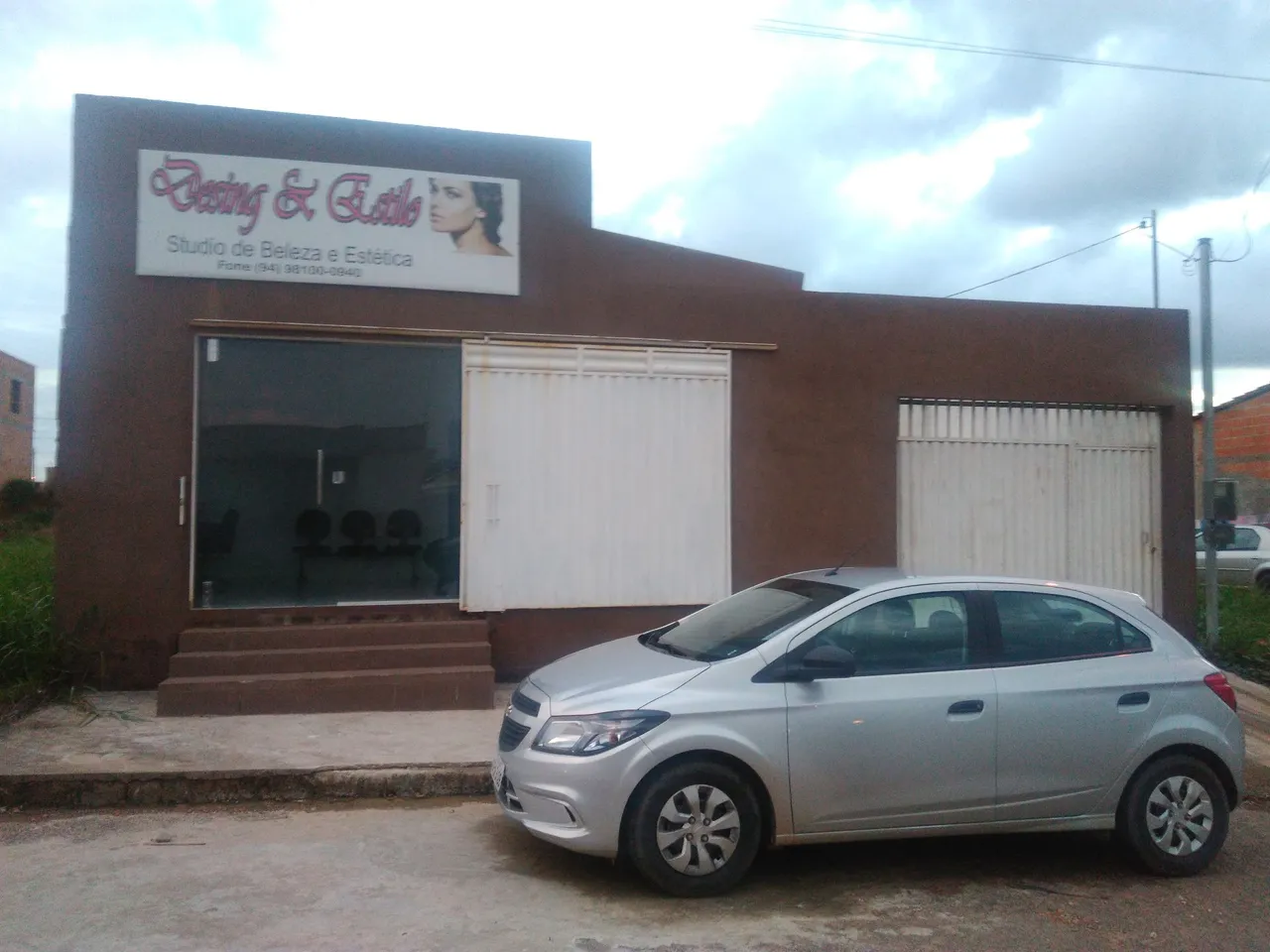 Oportunidade! Casa com ponto comercial.