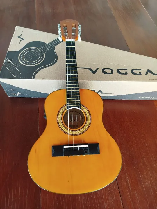 Cavaquinho elétrico Vogga