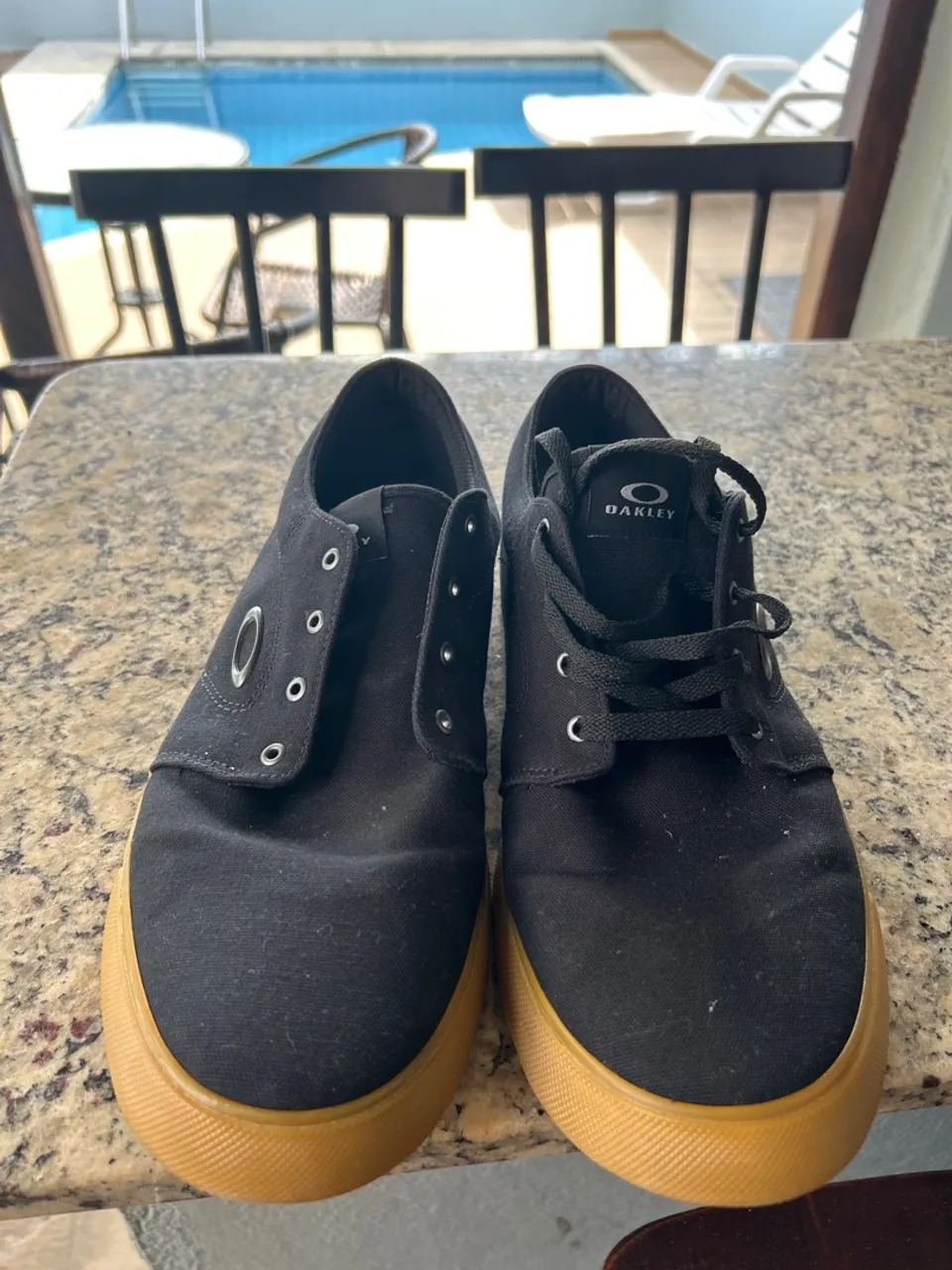 Tênis Oakley Preto com Sola Bege