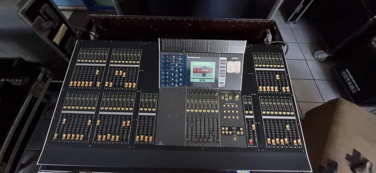 Mesa de som Yamaha M7Cl usada