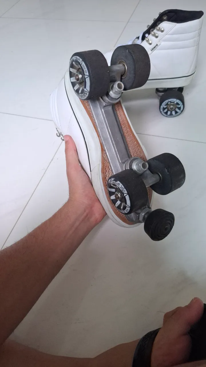 Patins com base de alumínio