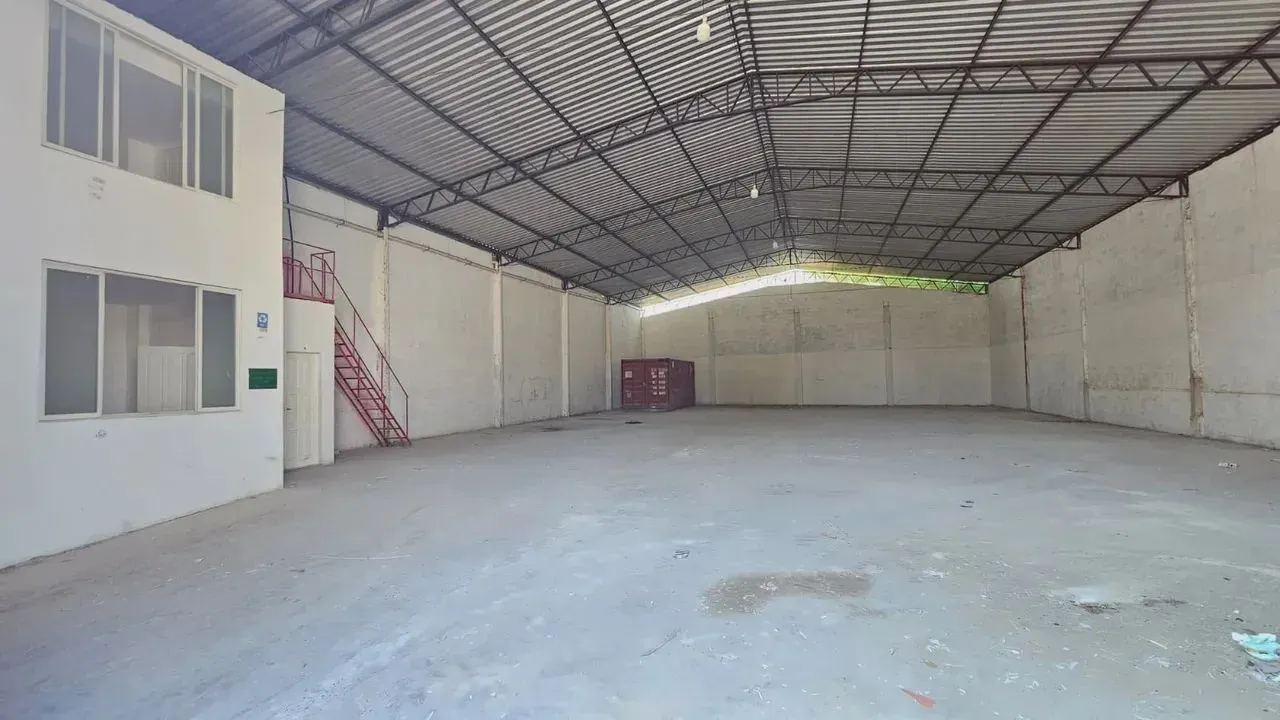 Aluga-se 900 m2 próx ao Shopping via Norte!