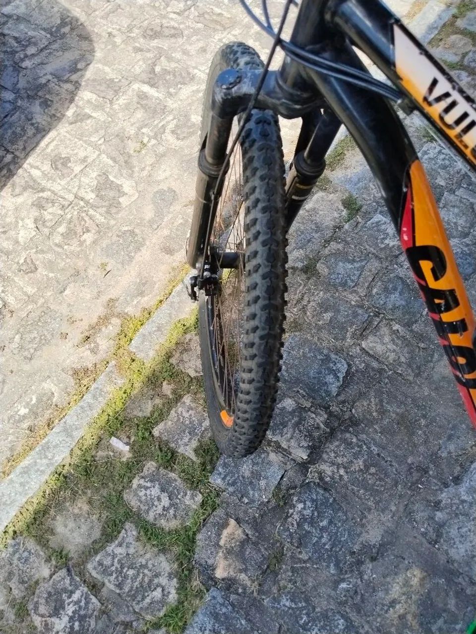 Bicicleta aro 29 semi nova aceito cartão  - Foto 2