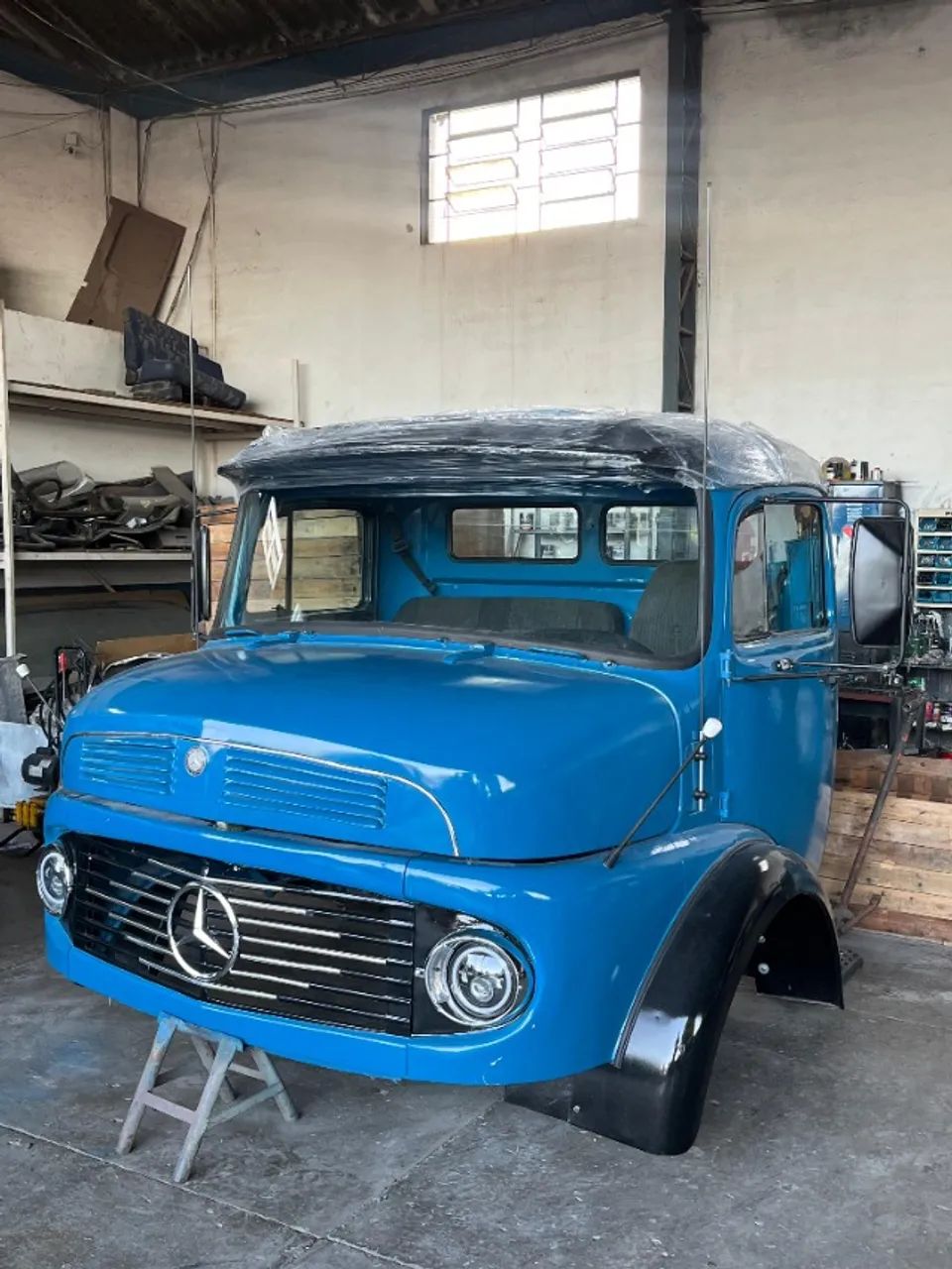 Cabine Mercedes Bens ano 82,painel de chapa completa a base de troca. - Foto 2