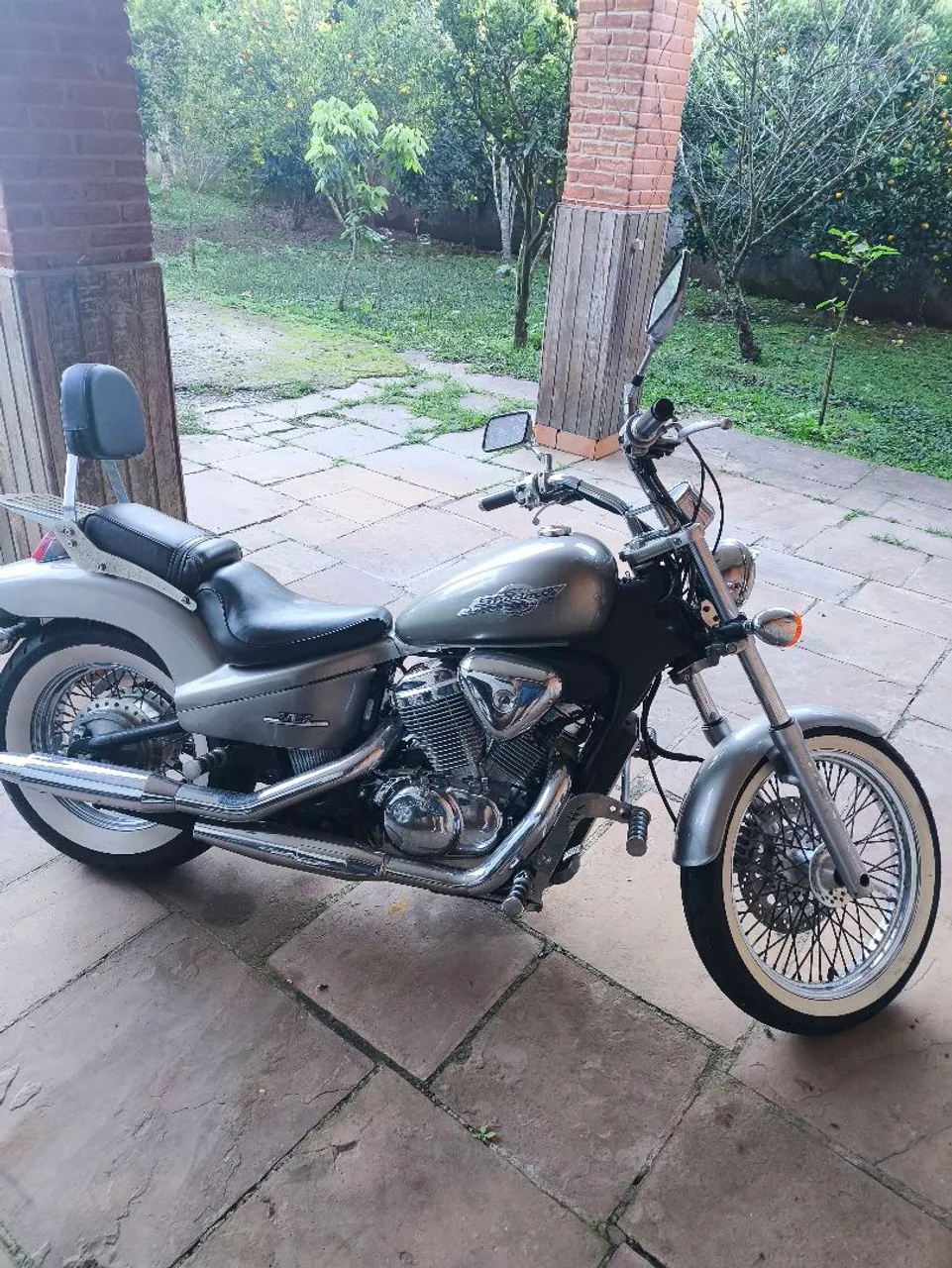 Moto shadow 600
