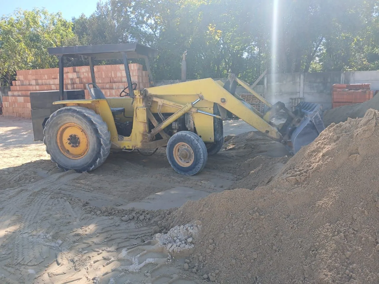 Trator com carregador massey fergusson 86 para construção