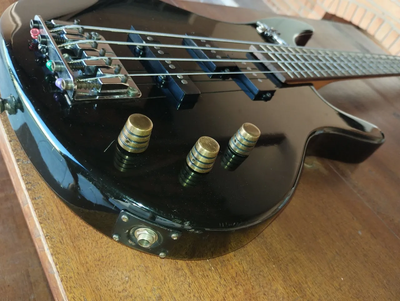 Baixo Elétrico Preto