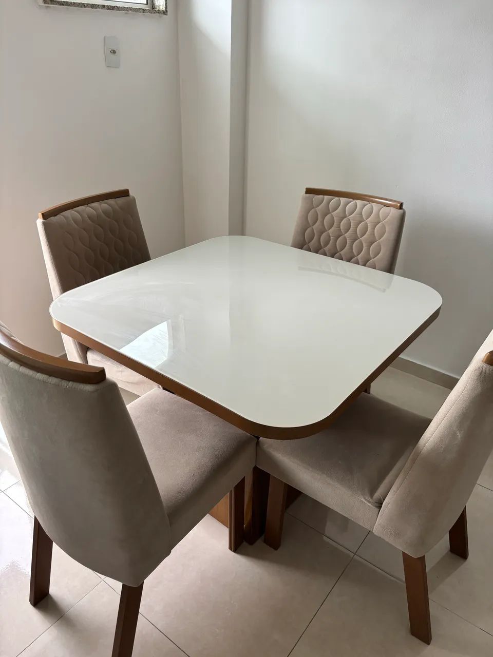 Mesa com 4 cadeiras 64962147034115121